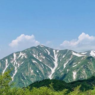 鳥原山展望台より大朝日岳を望む　朝日連峰夏山開き式典の神事も無事に終了