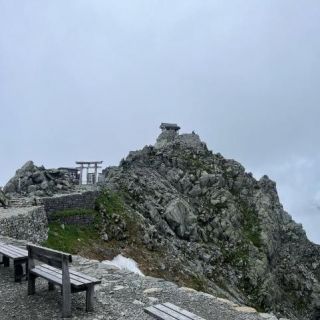 山頂の雄山神社