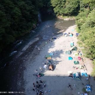 多摩川の様子。本日も朝から沢山の方がいます。50名以上はいそうです。外国の方が多いです