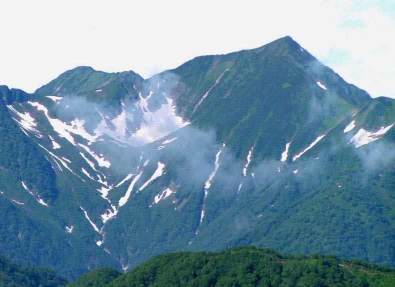 北海道 日高山脈のカムイエクウチカウシ山 昨夏のヒグマによる人身事故を受け 今年も注意喚起を呼び掛け ヤマケイオンライン 山と溪谷社