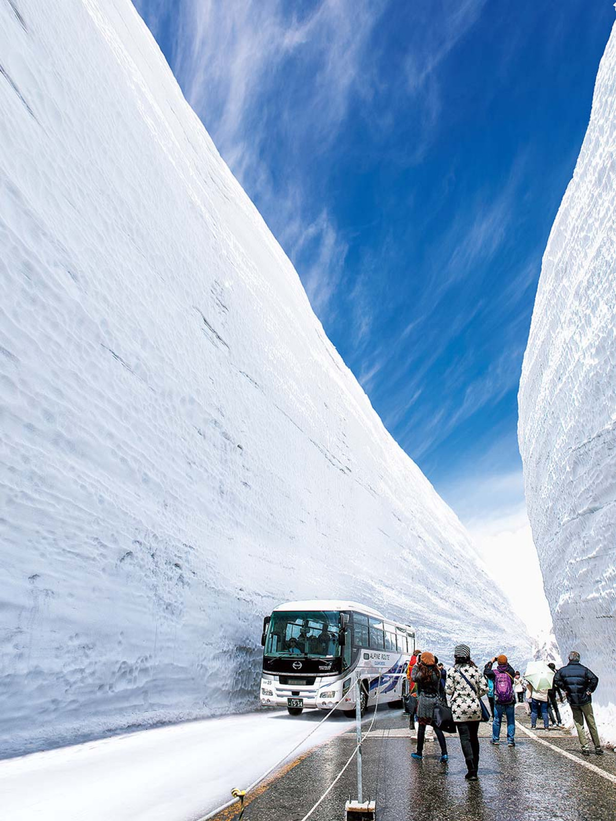 立山黒部アルペンルートが4月15日より 雪の大谷フェスティバル を開催 恒例の 高さ予想キャンペーン も実施 ヤマケイオンライン 山と溪谷社