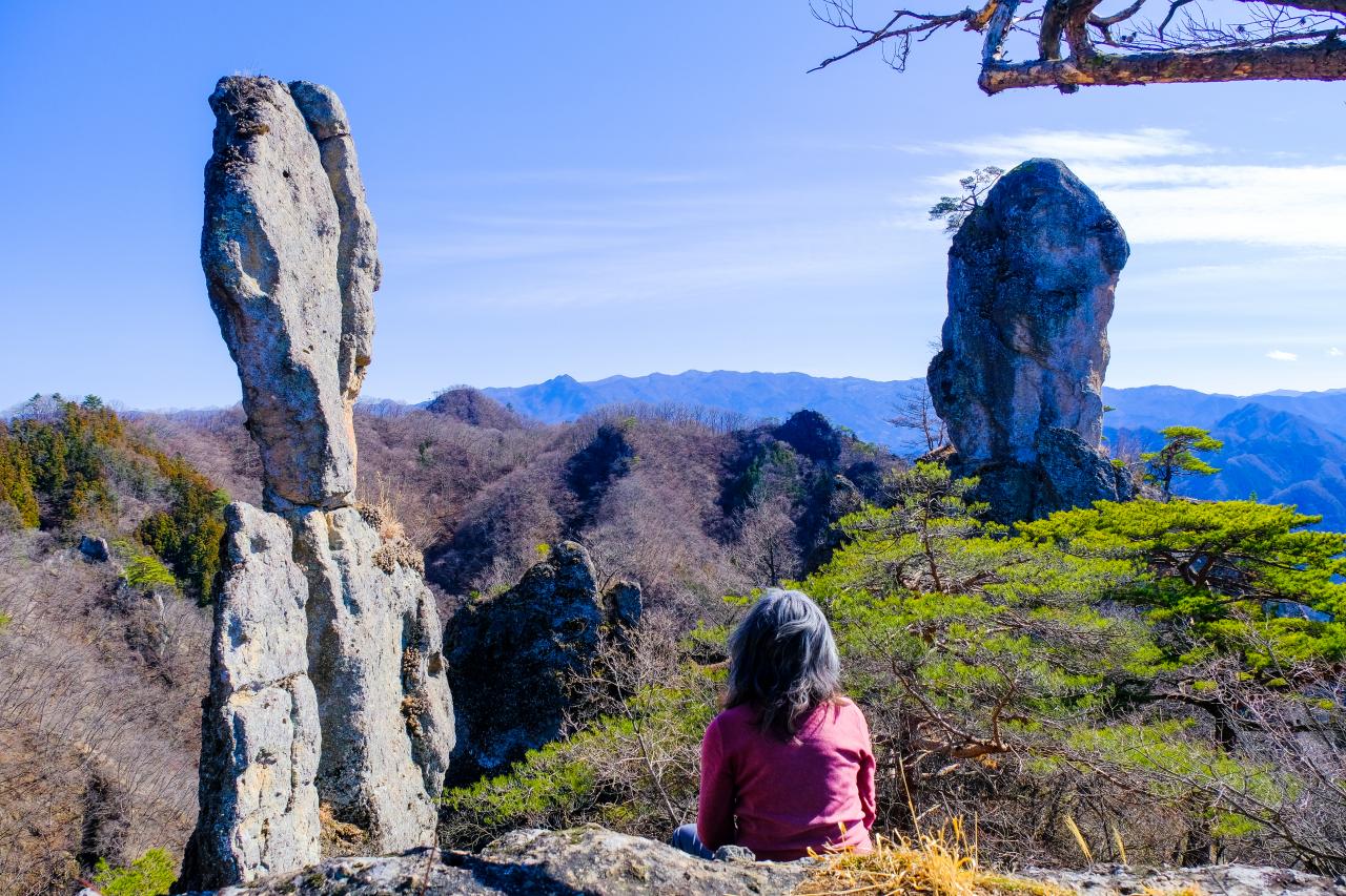 新入荷ブルー奇岩の山 自然、風景画