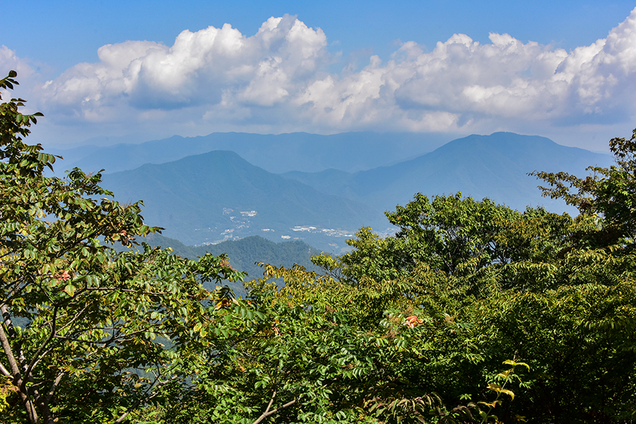 9月のオススメ低山は「九」のつく桃太郎伝説が残る九鬼山を、駅から駅 