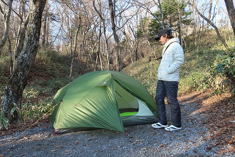 快適性を重視したモンベルの最新テント「ルナドーム2型」を、仙ノ倉山 ...