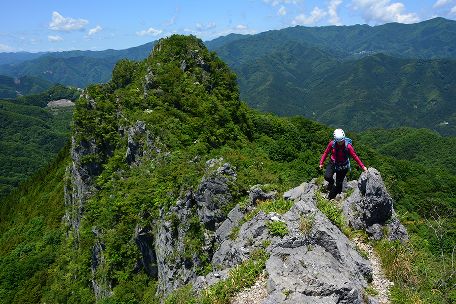 都心から近い＆登りごたえのある低山へ 岩が楽しめる名低山6選 - 山と溪谷オンライン