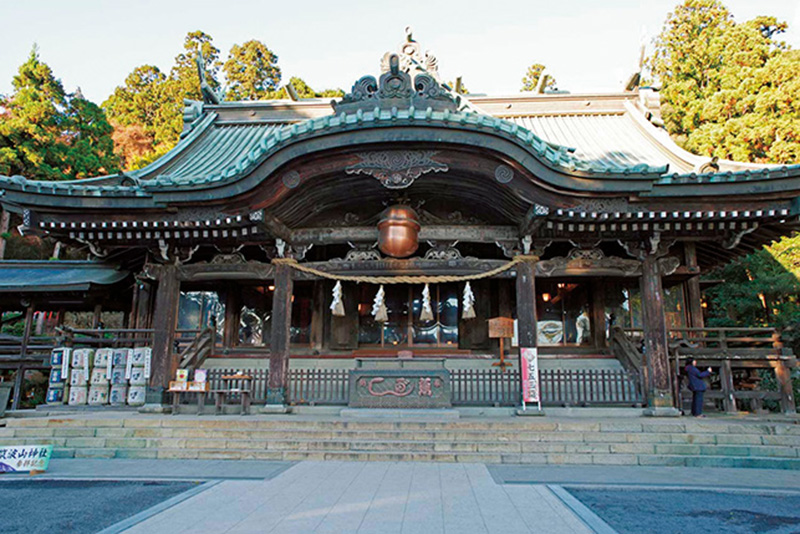 筑波山神社の御神体は筑波山で麓の社殿は拝殿
