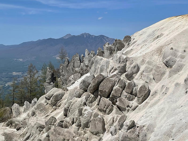 燕岳を思い出させる様々な形の花崗岩