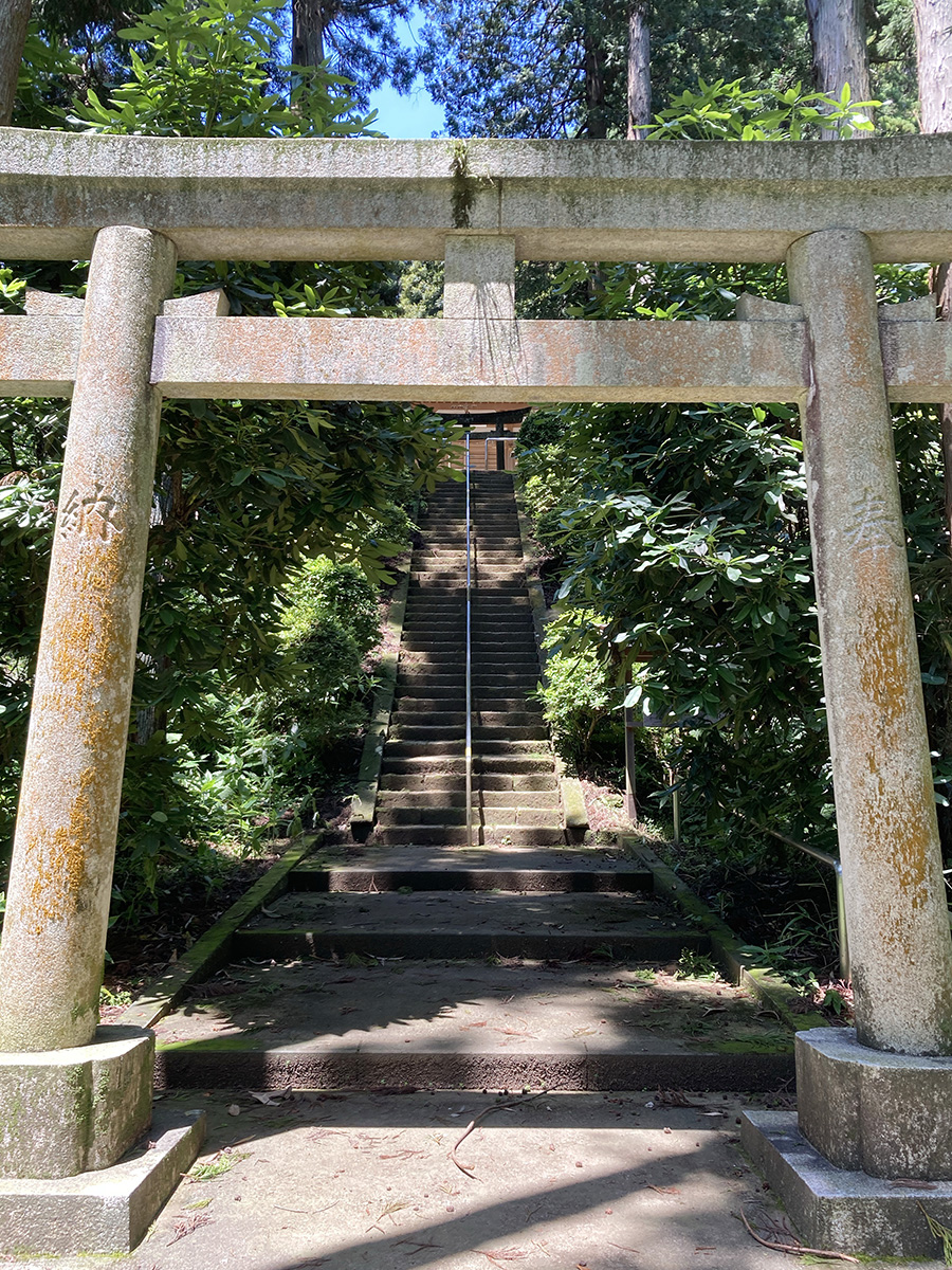 〉熊野神社の鳥居