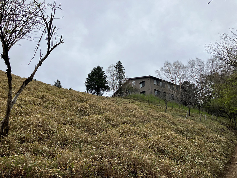 大菩薩峠の稜線と山小屋・介山荘