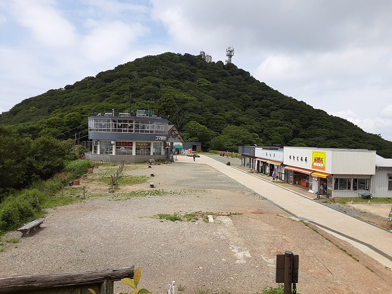 筑波山・みやげ屋が並ぶ御幸ヶ原