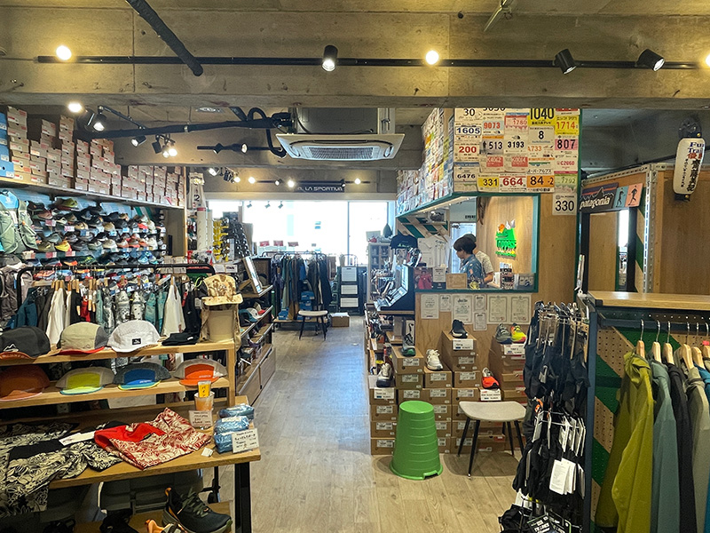 登山用品店「Trippers」の店内