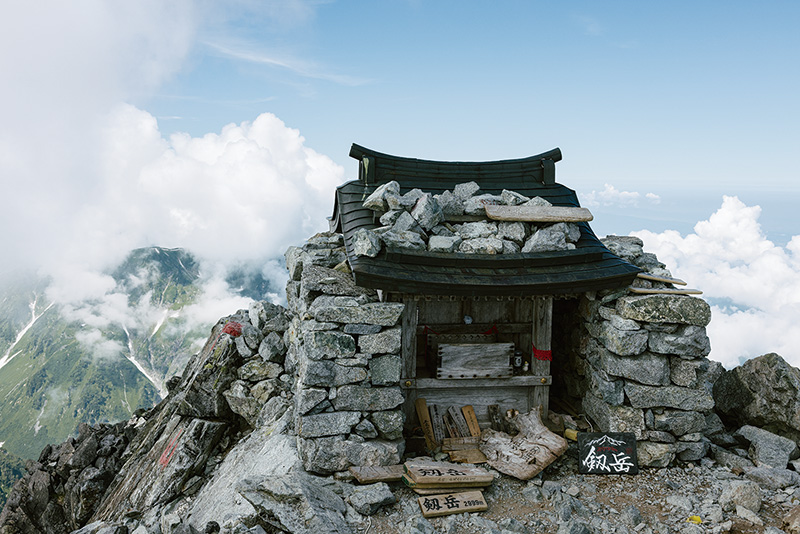 剱岳山頂の祠