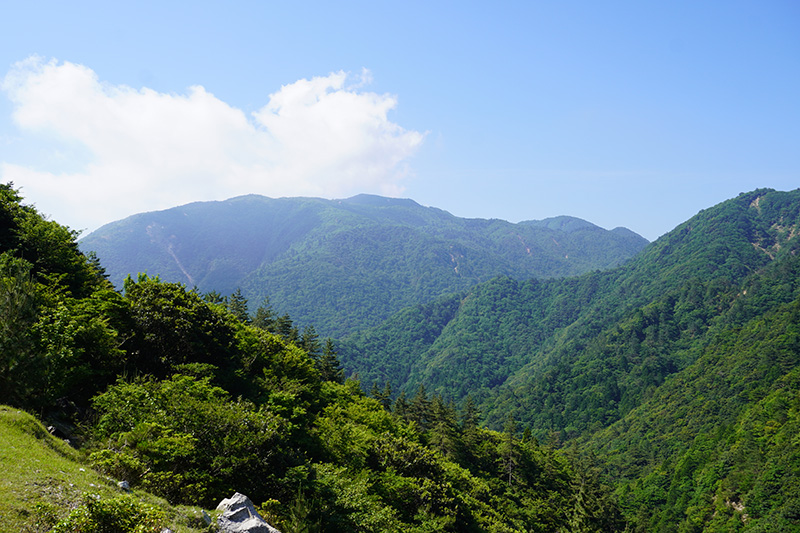 御在所岳を裏から見る