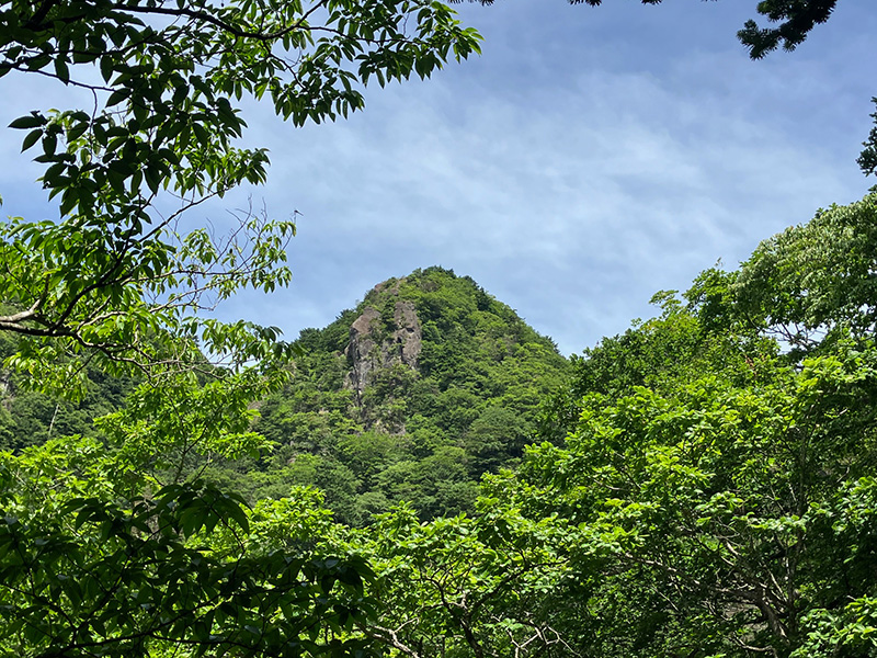 三ツ峠山の山頂が見えてくる