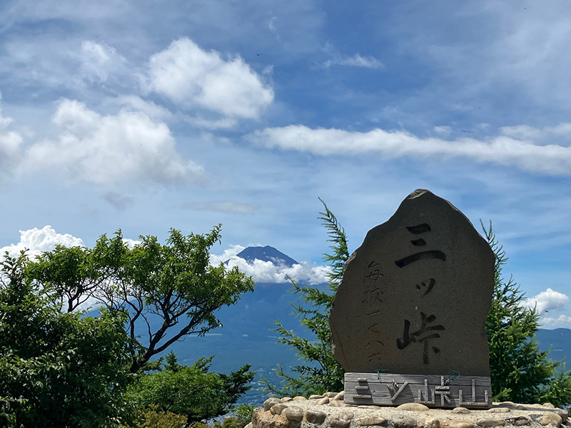 三ツ峠山頂上からの富士山の眺望