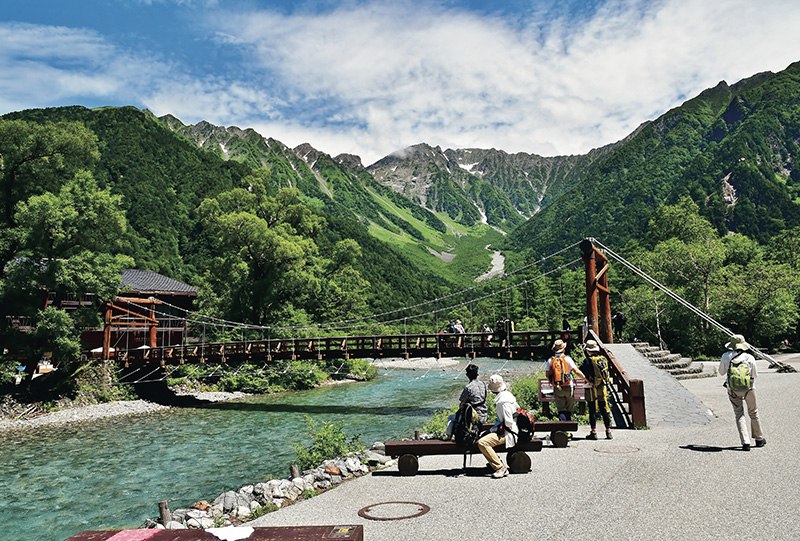 上高地 梓川の清流と穂高の絶景を満喫