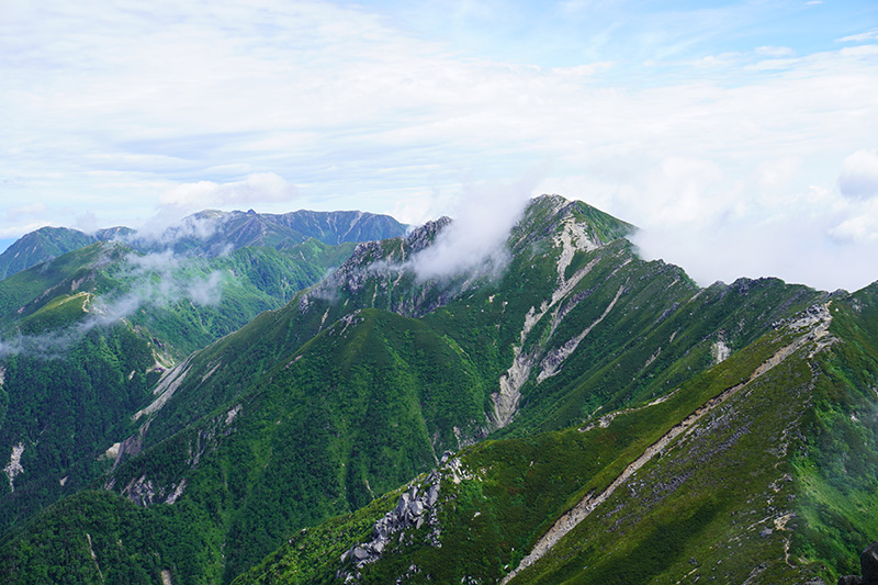 空木岳、木曽駒ヶ岳を見通す